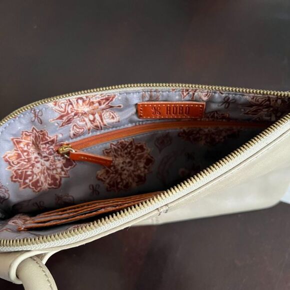 NWT HOBO Genuine Leather Sandshell Sable-Style Wristlet Purse Handbag Clutch - Picture 6 of 9